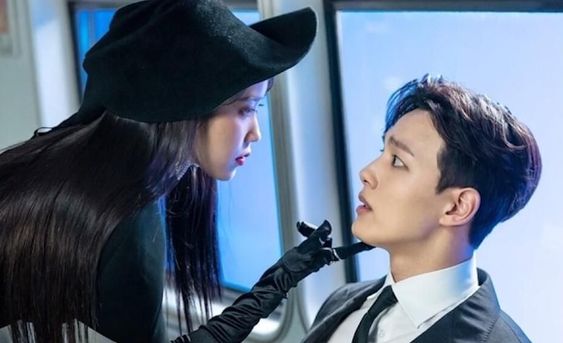 Kdramalive image of IU and Yeo Jin-goo in "Hotel del Luna"