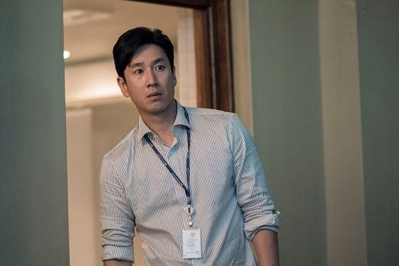 Kdramalive image of Lee Sun-kyun in "Diary of a Prosecutor" (2019)