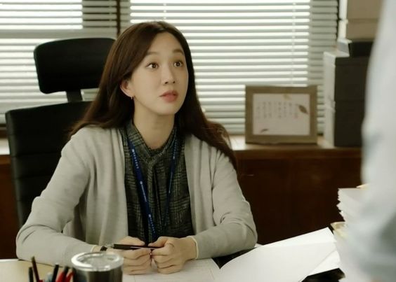 Kdramalive image of Jung Ryeo-won in "Diary of a Prosecutor" (2019).