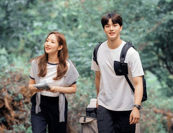 Kdramalive image of Song Kang and Park Min-young in "Forecasting Love and Weather" (2022)