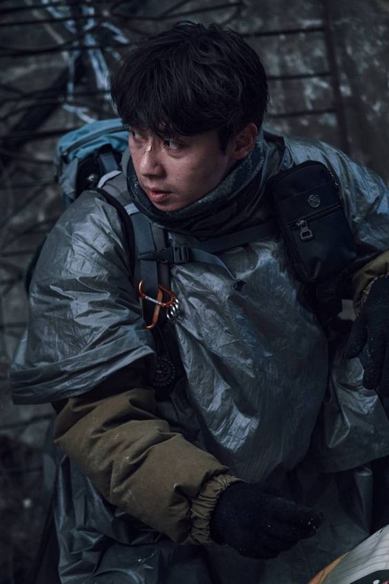 Kdramalive image of Park Seo-joon in "Concrete Utopia" (2023).
