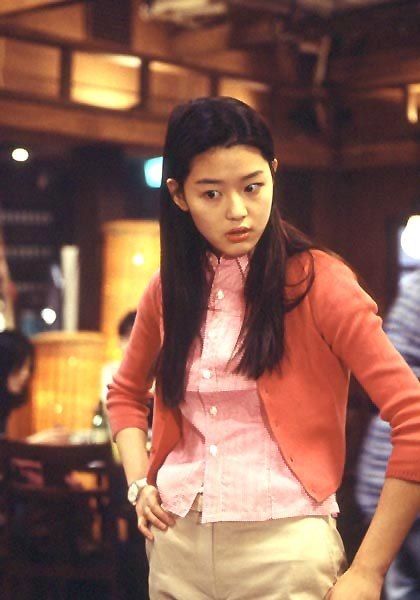 Image of Jun Ji-hyun in the movie, 'My Sassy Girl' (2001). kdramalive.