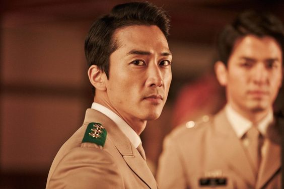 Kdramalive image of Song Seung-heon in "Obsessed" (2014).