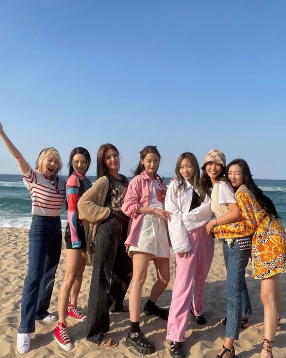 Kdramalive Image of Girls' Generation.