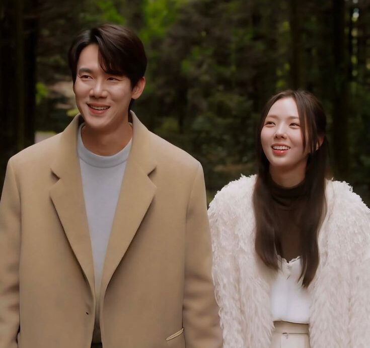 Kdramalive image of Chae Soo-bin and Yoo Yeon-seok in "When the Phone Rings" (2024).