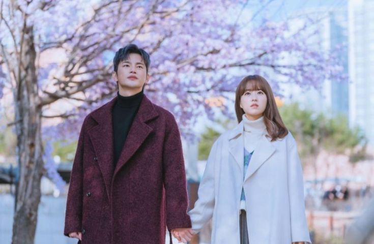 Kdramalive image of Seo In-guk and Park Bo-young in "Doom at Your Service" (2021).